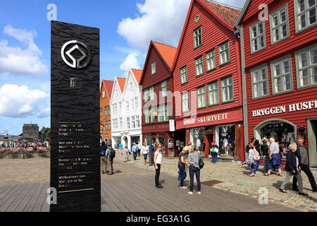 En bois vieux bâtiments hanséatique faisant partie du Bryggen, un site classé au patrimoine mondial, la ville de Bergen, Hordaland, Norvège, Banque D'Images