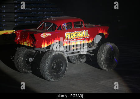 ISTANBUL, TURQUIE - février 01, 2015 : Monster Truck dans Fireball Sinan Erdem Dome pendant Monster Hot Wheels stunt show. Banque D'Images