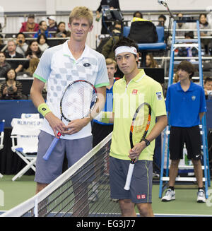 Memphis, TN, USA. Feb 15, 2015. Memphis, TN - 15 février : Kei Nishikori(JPN) pose avec Kevin Anderson (RSA) avant de l'année 2015, Open de Memphis à Memphis, Tennesse. Photographe Andrew Patron. Crédit : Andrew Patron/ZUMA/Alamy Fil Live News Banque D'Images