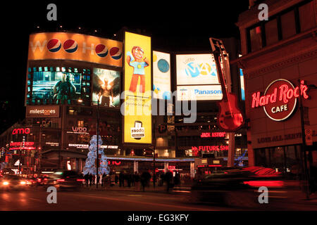 Yonge-Dundas square at nigh s t,Toronto,Canada Banque D'Images