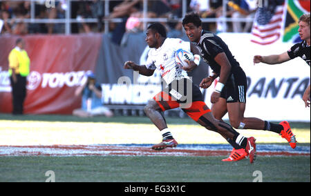 Las Vegas, Nevada, USA. Feb 15, 2015. Jerry de Fidji Tuwai exécute pour un essai au cours de la Coupe du Tournoi de rugby à VII USA au final Sam Boyd Stadium le 15 février 2015 à Las Vegas, Nevada Crédit : Marcel Thomas/ZUMA/Alamy Fil Live News Banque D'Images