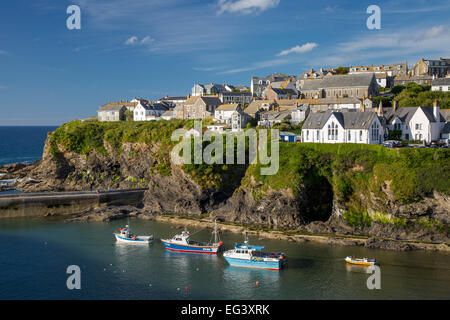 Soir sur Seaport Village de Port Isaac, Cornwall, Angleterre Banque D'Images