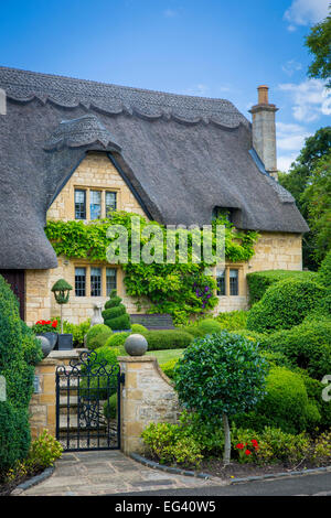 Cottage au toit de chaume dans Chipping-Campden, Gloucestershire, Angleterre Banque D'Images