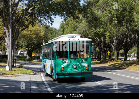 I-Ride Trolley iconique qui voyage le long de International Drive, Orlando, Floride, l'Amérique Banque D'Images