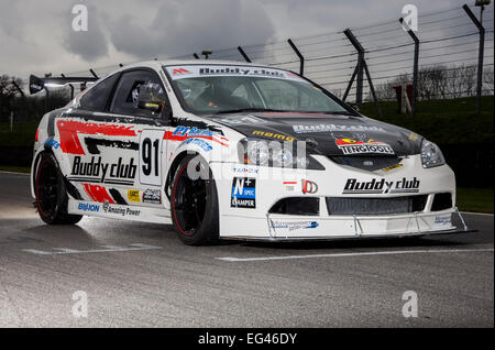 Honda Integra DC5 voiture de course sur la voie au circuit de Brands Hatch Banque D'Images