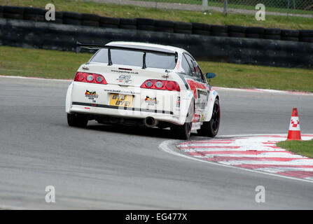 Honda Integra DC5 voiture de course sur circuit de Brands Hatch Banque D'Images