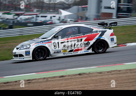 Honda Integra DC5 voiture de course sur circuit de Brands Hatch Banque D'Images