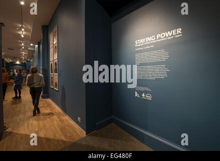 V&A, Londres, Royaume-Uni. 16 Février, 2015. Une exposition qui vise à faire prendre conscience de la contribution de la culture britannique britanniques à s'noir et la société, ainsi qu'à l'art de la photographie. L'exposition est présentée du 16 février - 24 mai, 2015. Credit : Malcolm Park editorial/Alamy Live News Banque D'Images