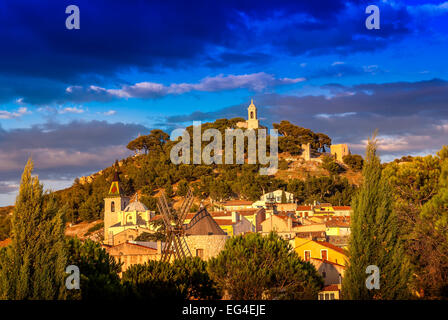 Le village d'Allauch en Provence Bouche du Rhône France 13 Banque D'Images