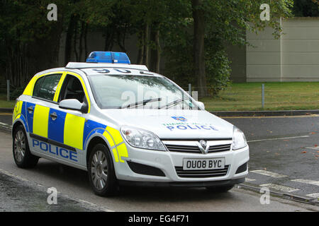 Laisser la police la maison de Sir Cliff Richard dans le comté de Sunningdale village dispose d''atmosphère où : London, Royaume-Uni Quand : 14 août 2014 Banque D'Images