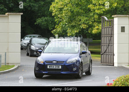 Laisser la police la maison de Sir Cliff Richard dans le comté de Sunningdale village dispose d''atmosphère où : London, Royaume-Uni Quand : 14 août 2014 Banque D'Images