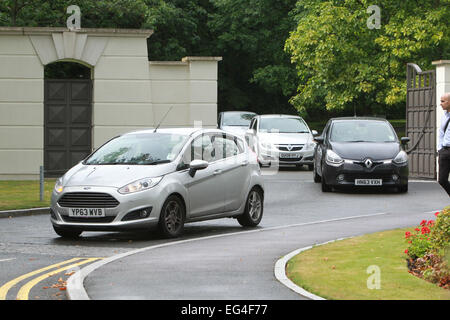 Laisser la police la maison de Sir Cliff Richard dans le comté de Sunningdale village dispose d''atmosphère où : London, Royaume-Uni Quand : 14 août 2014 Banque D'Images