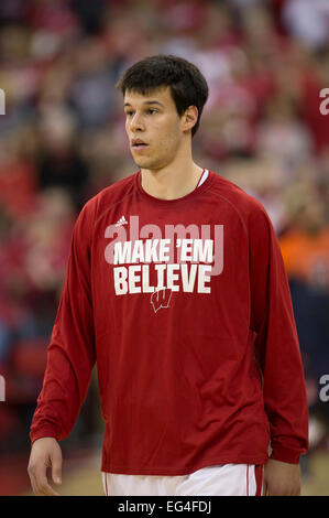Madison, Wisconsin, USA. 15 Février, 2015. Wisconsin Badgers avant Duje Doukan # 13 se réchauffe avant le match de basket-ball de NCAA entre le Wisconsin et l'Illinois Fighting Illini Blaireau au Kohl Center à Madison, WI. Le Wisconsin a défait l'Illinois 68-49. Credit : Cal Sport Media/Alamy Live News Banque D'Images
