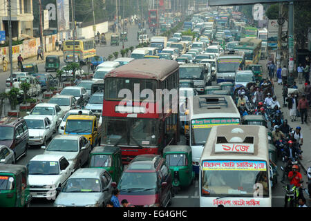 Le Bangladesh. 16 Février, 2015. Parti nationaliste du Bangladesh (BNP)-led 20-partie alliance a appelé une grève de 72 heures depuis le 15 janvier matin au milieu d'un blocus à l'échelle du pays sans interruption depuis le 6 janvier. Mamunur Rashid/crédit : Alamy Live News Banque D'Images