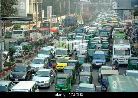 Le Bangladesh. 16 Février, 2015. Parti nationaliste du Bangladesh (BNP)-led 20-partie alliance a appelé une grève de 72 heures depuis le 15 janvier matin au milieu d'un blocus à l'échelle du pays sans interruption depuis le 6 janvier. Mamunur Rashid/crédit : Alamy Live News Banque D'Images