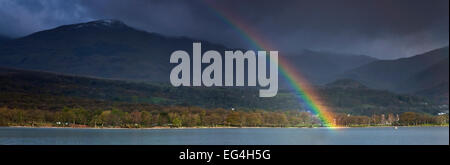 Rainbow au Coniston, Lake District, Cumbria, Angleterre, Royaume-Uni Banque D'Images