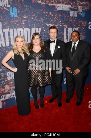 New York, NY, USA. Feb 15, 2015. Kate McKinnon, Aidy Bryant, Taran Killam, Kenan Thompson, au niveau des arrivées de Saturday Night Live, SNL (40e anniversaire, le Rockefeller Center, New York, NY 15 février 2015. Credit : Derek Storm/Everett Collection/Alamy Live News Banque D'Images