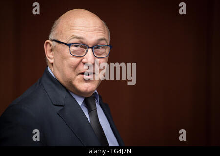 Bruxelles, Bxl, Belgique. 16 Février, 2015. Michel Sapin, ministre français des Affaires étrangères, au début de la réunion des ministres des finances de l'Eurogroupe sur la dette grecque au siège du Conseil européen à Bruxelles, Belgique le 16.02.2015 par Wiktor Dabkowski Wiktor Dabkowski/crédit : ZUMA Wire/Alamy Live News Banque D'Images