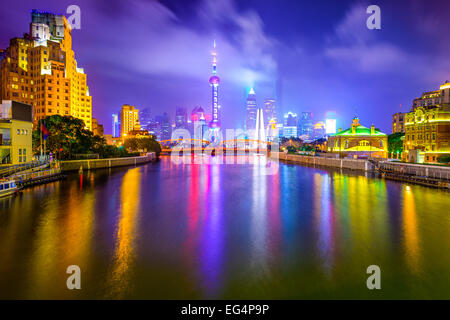 Shanghai, Chine vue sur le quartier financier. Banque D'Images