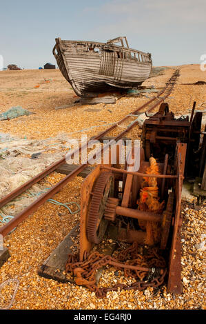 Vieux bateau cassé sur la plage de dormeur Banque D'Images