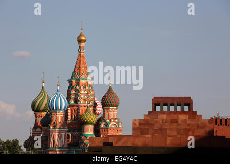 La Cathédrale Saint-Basile, le mausolée de Lénine et, à la place Rouge, Moscou, Russie Banque D'Images