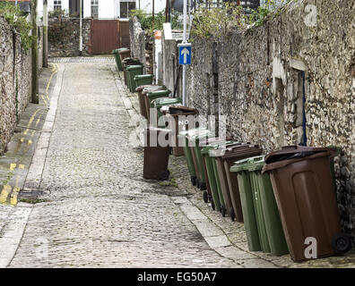 Bacs de recyclage,ville,ville,,street,jardin,uk,ANGLETERRE,classe,Poubelle,Ville,Quartier Résidentiel Banque D'Images