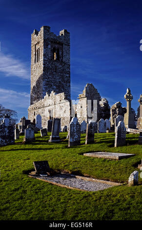 Vue sur la vieille église sur la colline de Slane in Co. Meath Ireland Banque D'Images