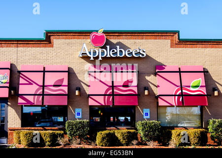 L'extérieur avant de l'Applebee's restaurant. Banque D'Images