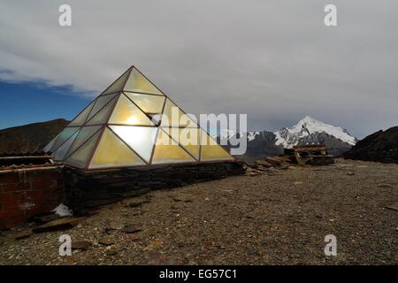 Station météorologique sur pic Chacaltaya, plus haute station de ski dans le monde, la Bolivie Banque D'Images