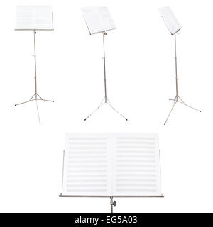 Ensemble de pupitres à musique avec la musique livre blanc isolé sur fond blanc Banque D'Images