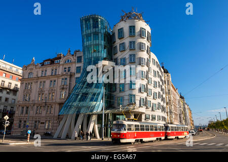 Maison dansante par les architectes Gehry et Milunic Prague Banque D'Images