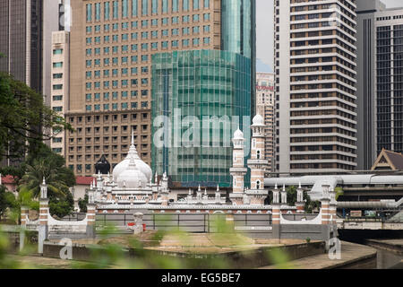 Construit en 1909, la Mosquée Jamek est l'une des plus anciennes mosquées de Kuala Lumpur, Malaisie. Il est situé au confluent de l'Illinois Banque D'Images