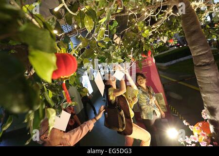 Les visiteurs de quitter leurs souhaits sur l'arbre à l'extérieur qui souhaitent Chinatown Chinatown Point. L'arbre est inspirée de l'arbre de banian dans Lam Tsuen, Hong Kong, où les gens voyagent à pendant le Nouvel An Chinois à quitter leurs souhaits. Banque D'Images
