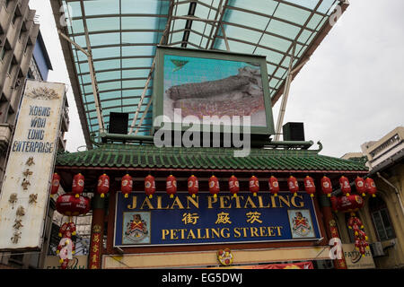 Jalan Petaling Chinatown à la passerelle à Kuala Lumpur, Malaisie. Banque D'Images