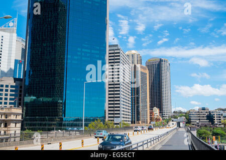 Sydney cahill expressway et des tours d'office et tours de l'hôtel y compris les Quatre Saisons et Shangri-la hotels,Sydney, Australie Banque D'Images