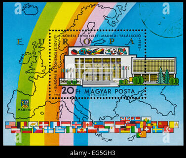 Hongrie - circa 1983 : timbres par la Hongrie, spectacles Conférence sur la coopération et la sécurité en Europe, Madrid, vers 1982 Banque D'Images