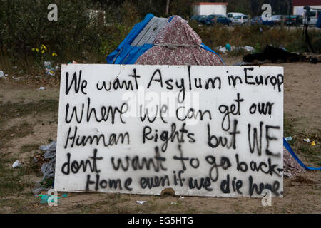 Une vie routinière dans le camp "Jungle" à Calais, France, où des centaines de migrants mis en place à la maison, avec de nombreux espérant saisir l'Angleterre Banque D'Images