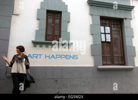 Slogan sur l'extérieur de la galerie d'art dans le quartier de Vegueta Las Palmas de Gran Canaria, Îles Canaries, Espagne Banque D'Images