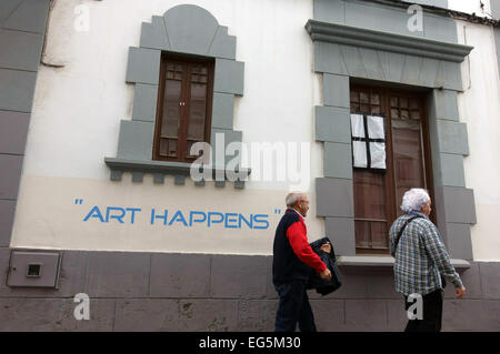 Slogan sur l'extérieur de la galerie d'art dans le quartier de Vegueta Las Palmas de Gran Canaria, Îles Canaries, Espagne Banque D'Images