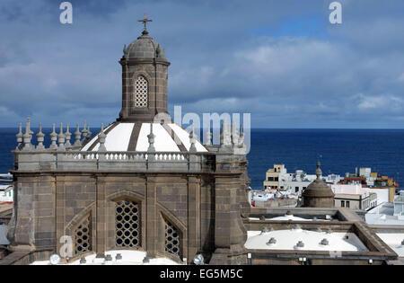 Vue depuis la Cathédrale de Santa Ana, Las Palmas de Gran Canaria avec l'Océan Atlantique derrière Banque D'Images