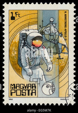 Hongrie - VERS 1982 : un timbre imprimé en Hongrie montre Neil Armstrong (premier homme sur la Lune) et Apollo 11, avec le même inscripti Banque D'Images