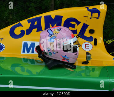 Pink racing casque de Lorina McLaughlin Benetton-Ford B192 Goodwood Festival of Speed 2014 Banque D'Images