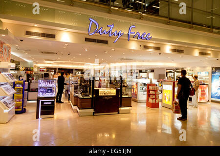 Duty Free Shop, l'aéroport de Suvarnabhumi, ou de l'Aéroport International de Bangkok, Bangkok, Thaïlande, Asie Banque D'Images