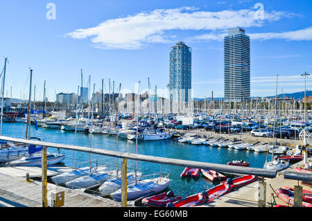 Port Olympique. Village olympique. Mapfre et l'hôtel Arts de Barcelone, Catalogne, Espagne. Banque D'Images