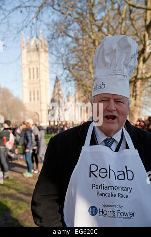 Bob Stewart MP avant la course de crêpes parlementaire députés,2015. Banque D'Images