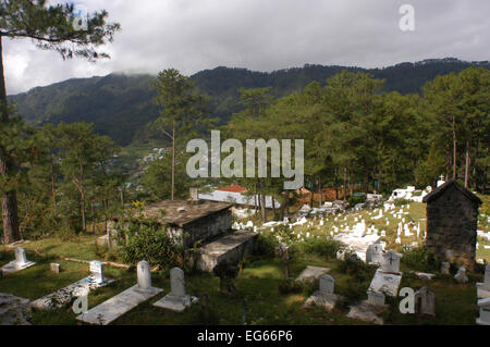 Sagada cimetière chrétien, près de Echo Valley. Sagada. Le nord de Luzon. Aux Philippines. Les cercueils sur le terrain. Banque D'Images