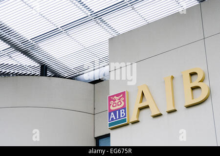 Allied Irish Bank logo sur leurs bureaux de banque directe à l'Airside Industrial Estate, épées, de l'Irlande. Banque D'Images