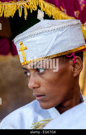 Les diacres de l'église prenant part à la fête de Noël à l'église de Maryam Beite, Lalibela, Éthiopie Banque D'Images