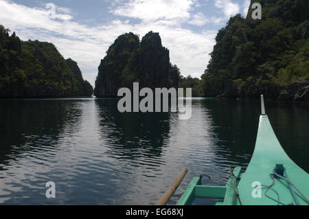 Petite lagune. Docks de Miniloc Island. Bacuit. arhipielago Palawan. El Nido. Aux Philippines. Docks de Miniloc Island dans le Nord de Palawan, El Nido, est Banque D'Images