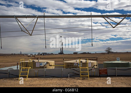 Kersey, Colorado - installations de forage et d'équipement d'irrigation sur une exploitation agricole. Banque D'Images